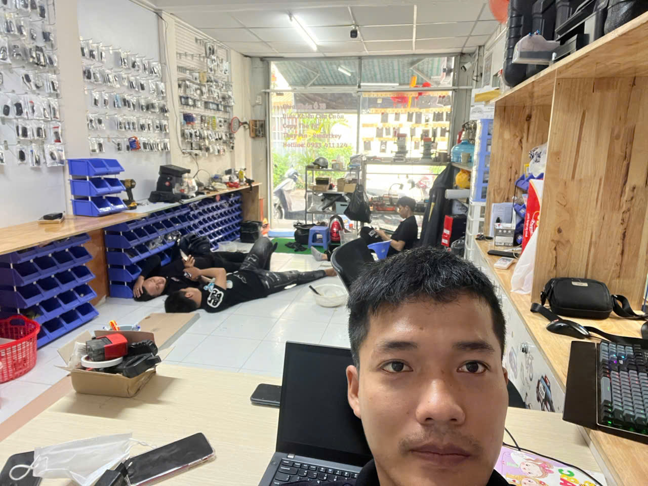 cửa hàng chuyên làm chìa khoá ô tô