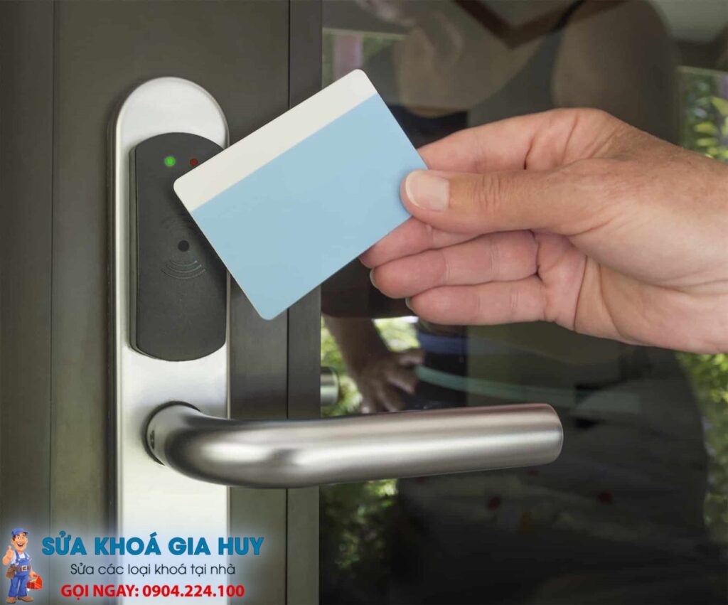 Sao chép thẻ từ khóa cửa